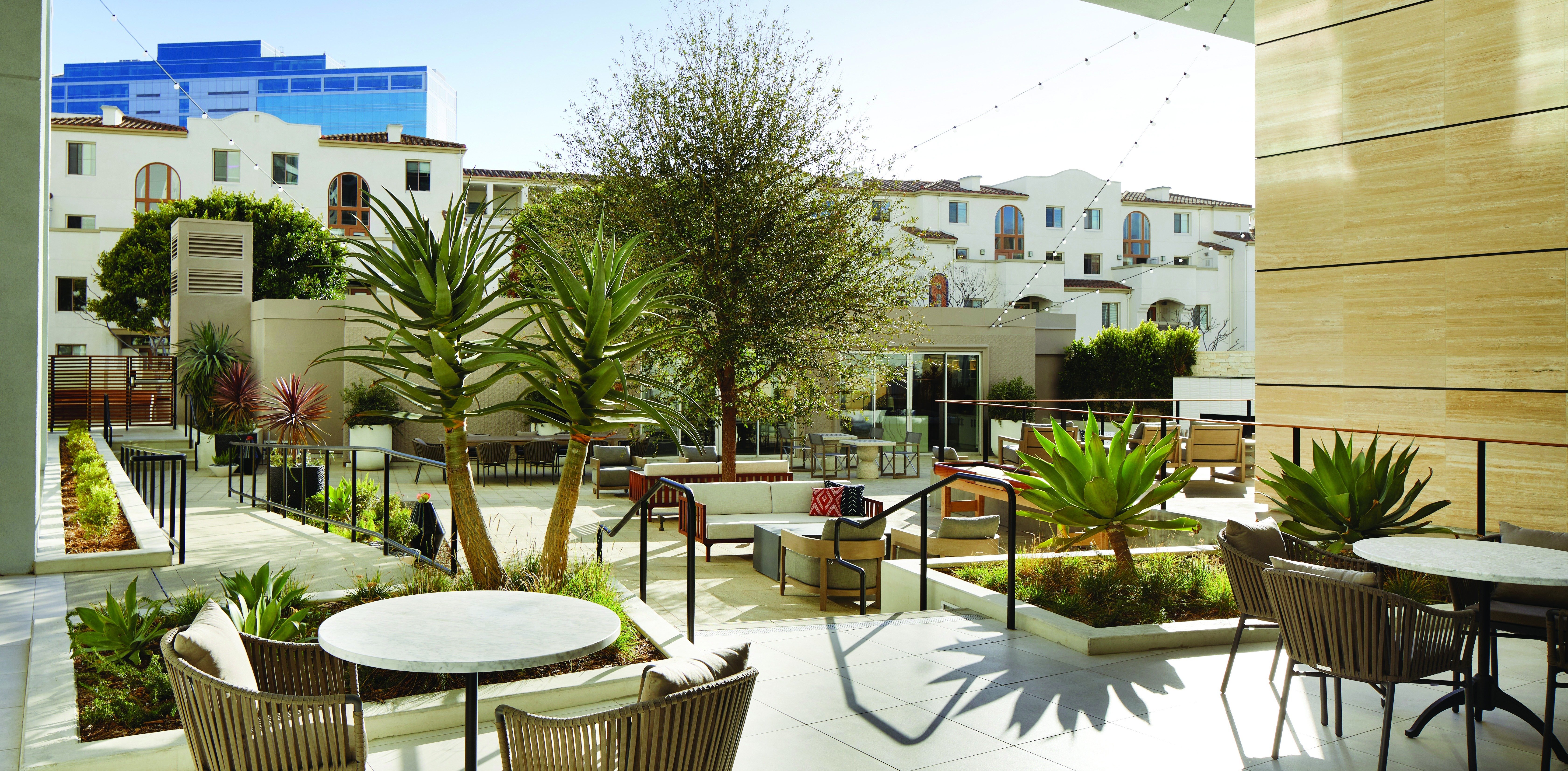 WWV_courtyard_076-4C